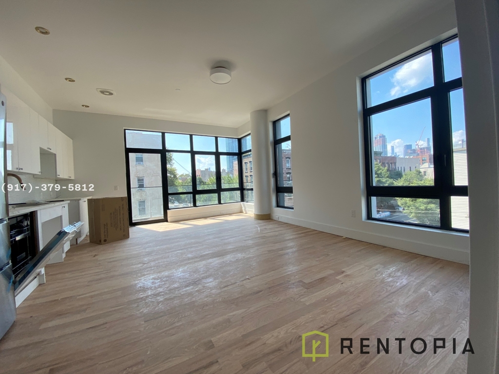 1056 Manhattan Avenue - Photo 2