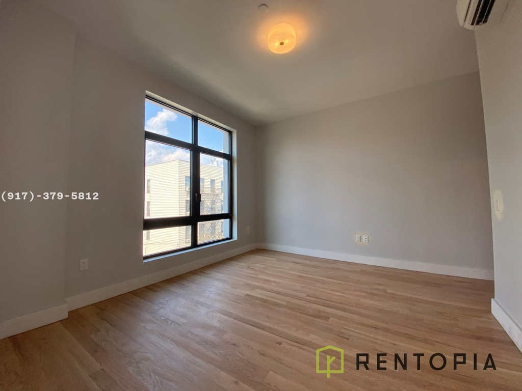 1056 Manhattan Avenue - Photo 2