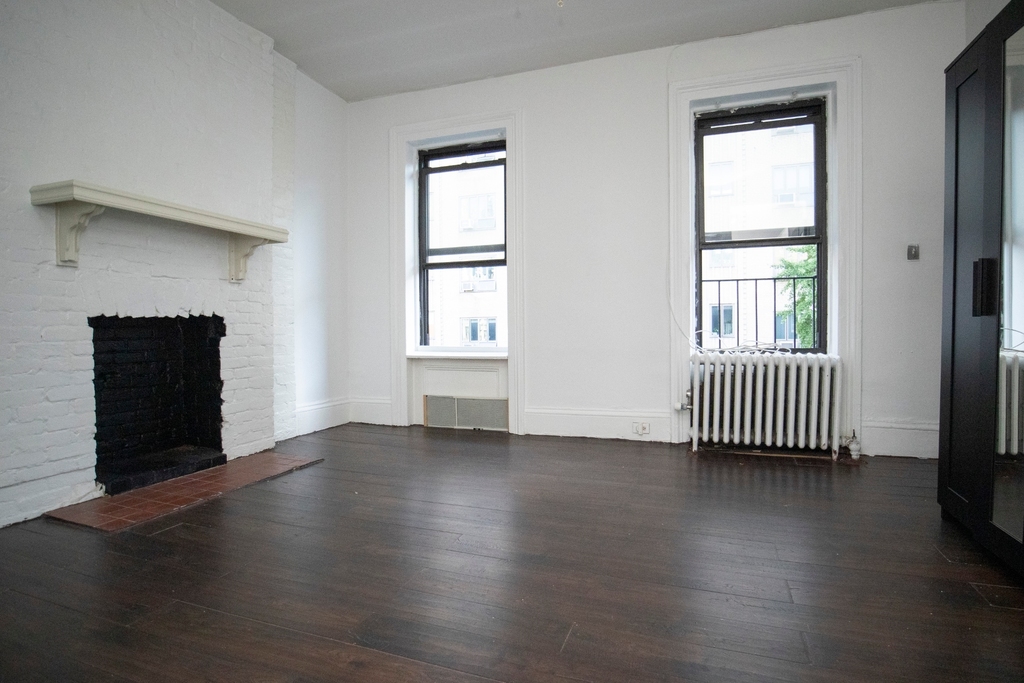 203 West 20th Street - Photo 0