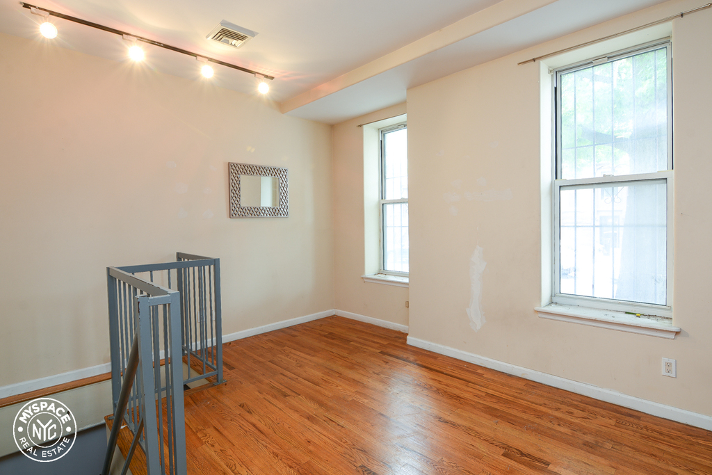 419 Jefferson Avenue - Photo 1