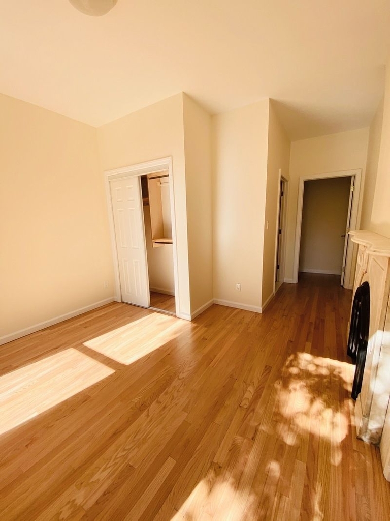 233 West 4th Street - Photo 6