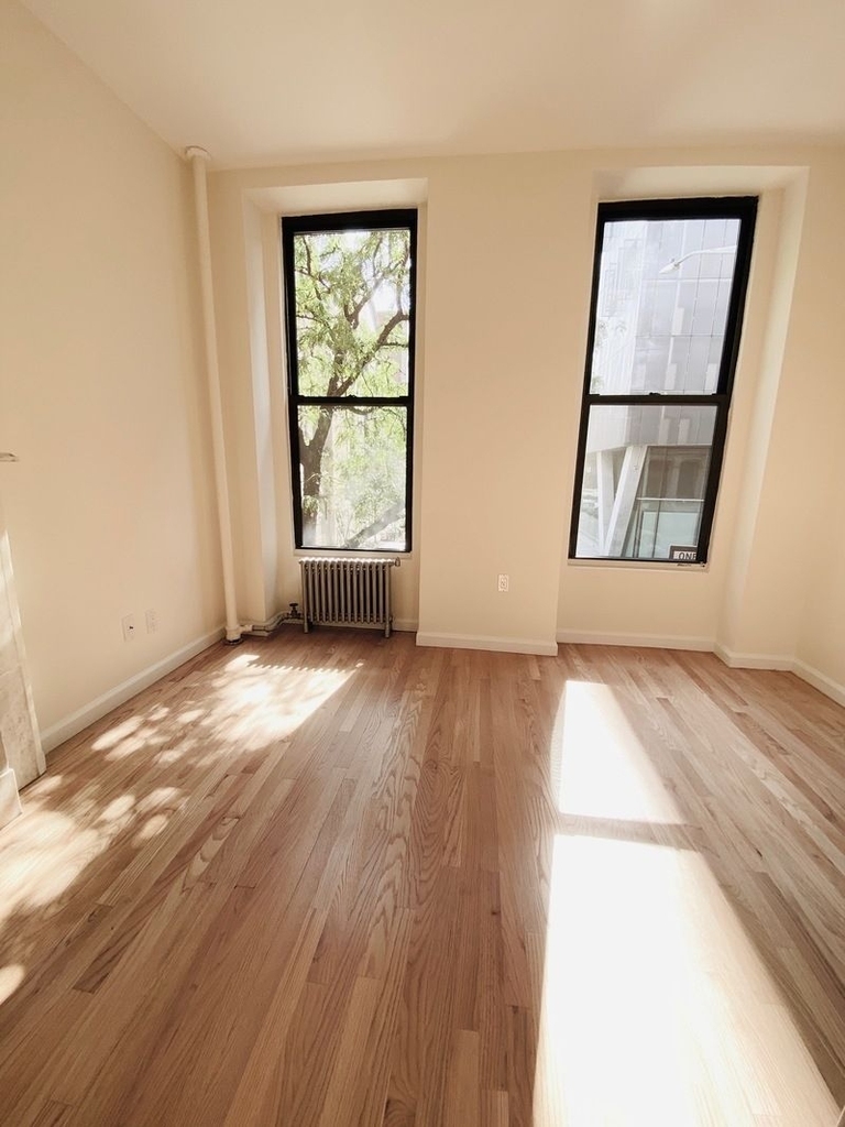 233 West 4th Street - Photo 9