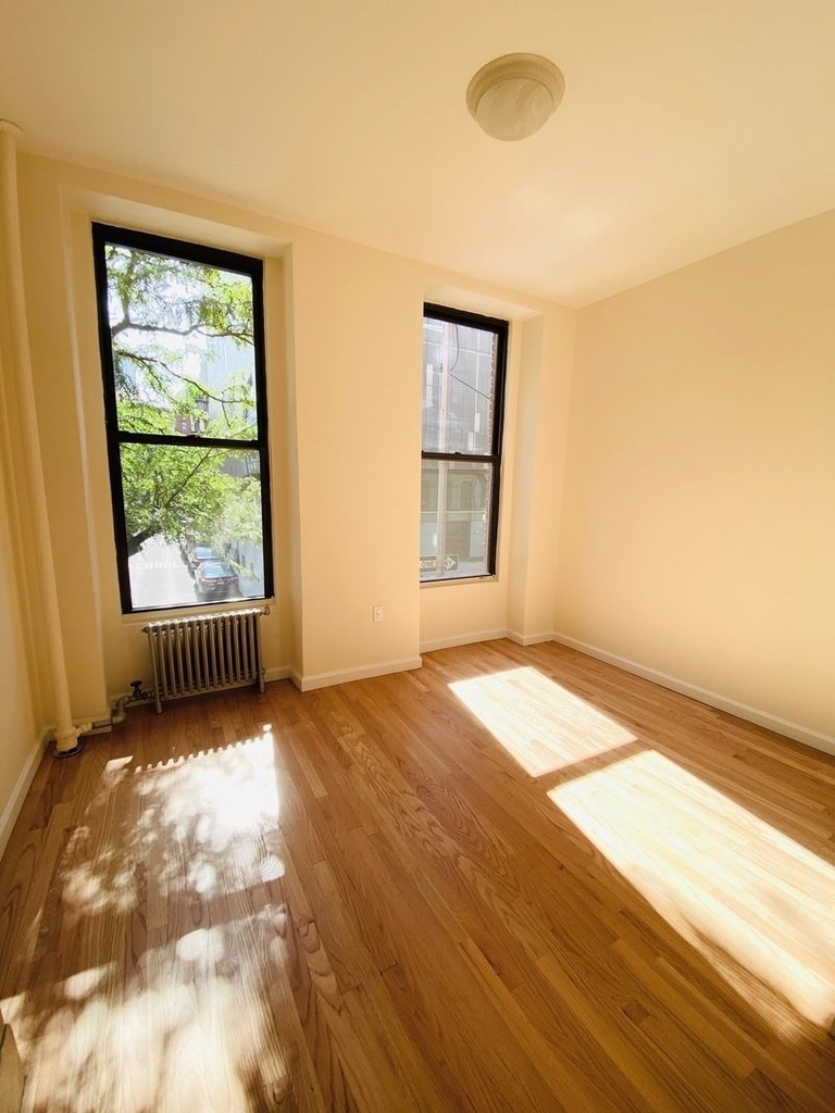 233 West 4th Street - Photo 7