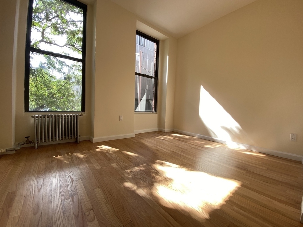 233 West 4th Street - Photo 3