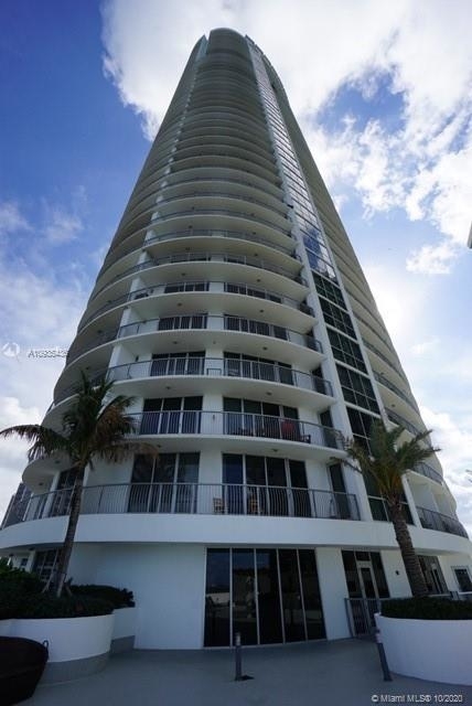 1750 N Bayshore Dr - Photo 0