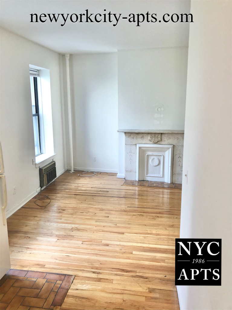 328 East 55th Street - Photo 0