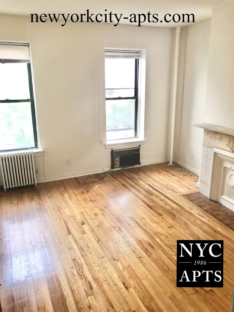 328 East 55th Street - Photo 1