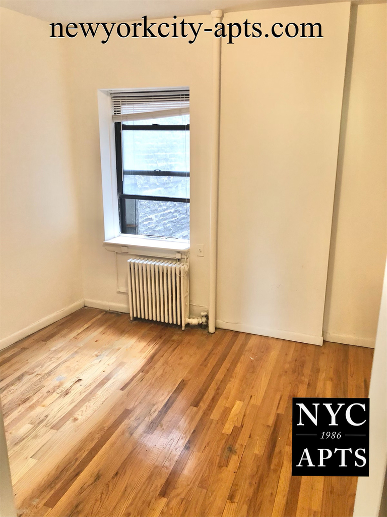 328 East 55th Street - Photo 5