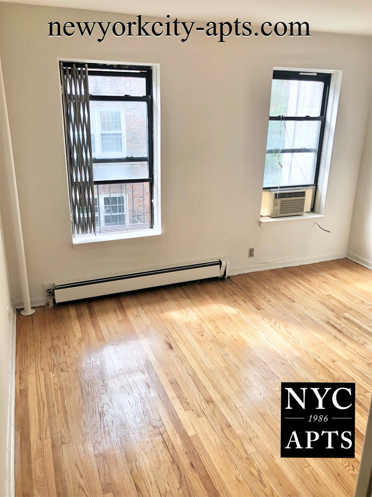 328 East 55th Street - Photo 1