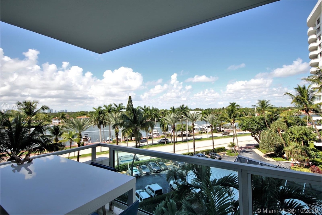 5151 Collins Ave - Photo 3