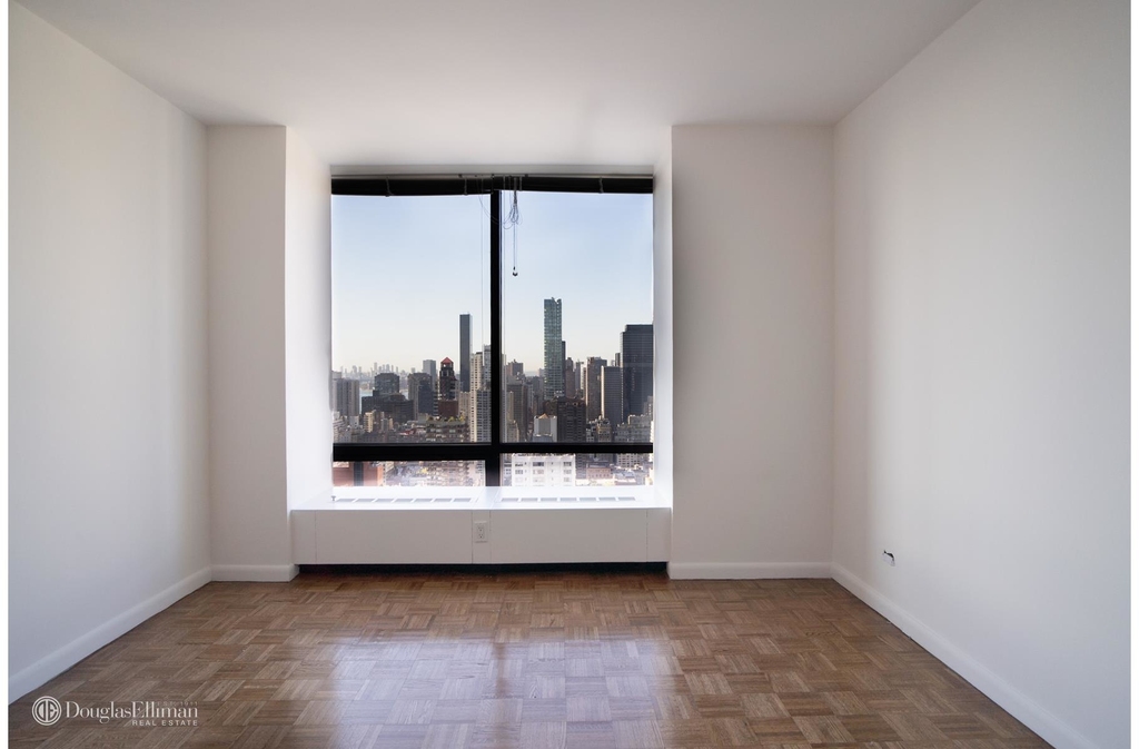 265 East 66th Street - Photo 11