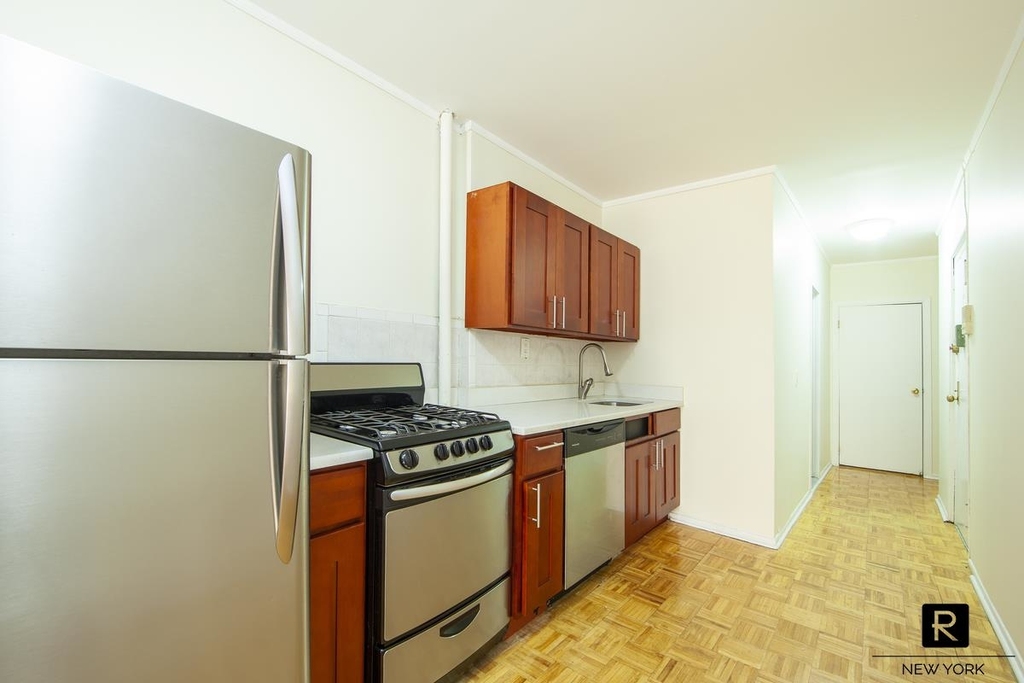 529 East 13th Street - Photo 2