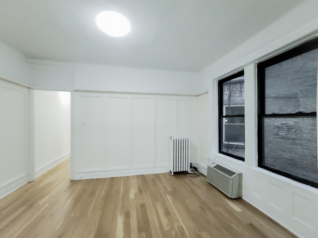 326 East 58th Street - Photo 2