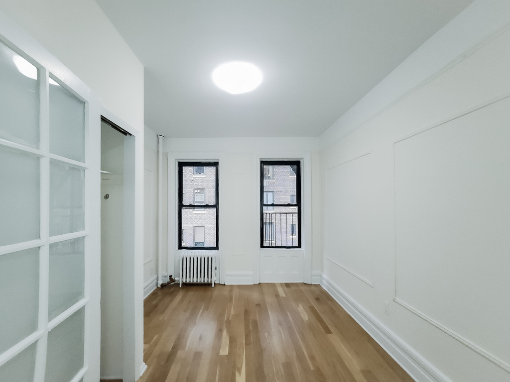 326 East 58th Street - Photo 4