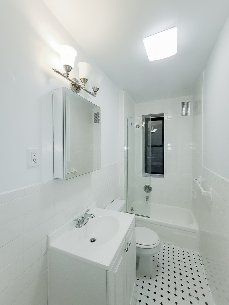 326 East 58th Street - Photo 8