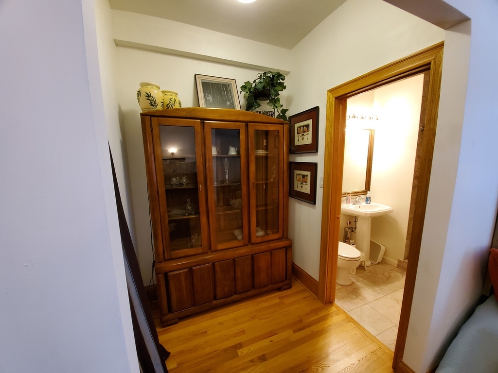 1205 West Sherwin Avenue - Photo 7