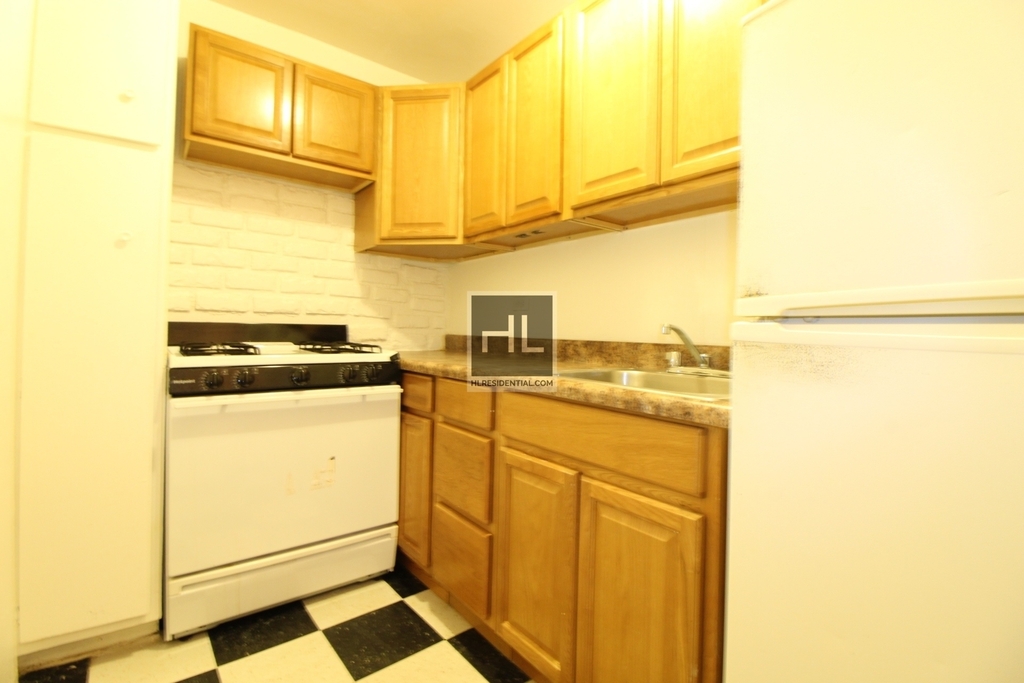 145 East 18 Street - Photo 10