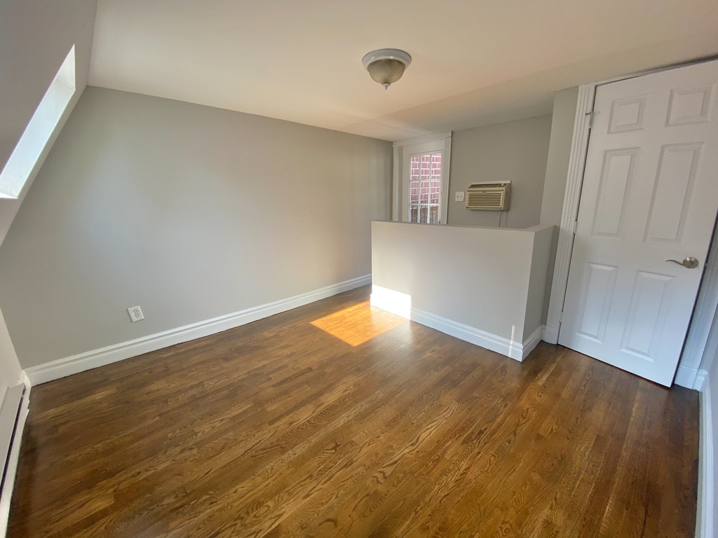 East 23rd Street - NO FEE - Photo 5