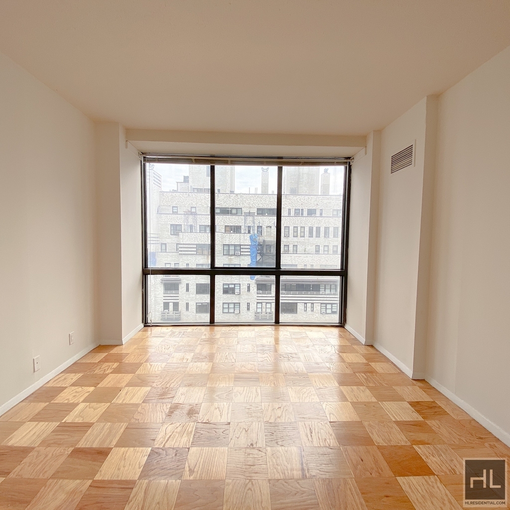 East 57 Street - Photo 2