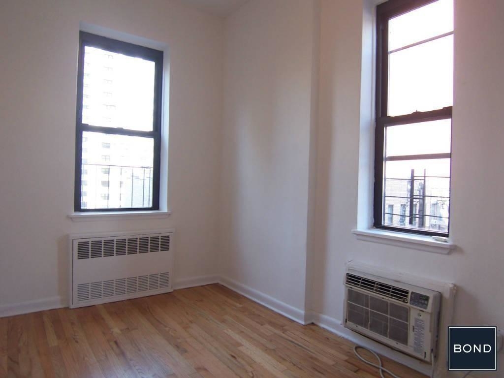 East 81 Street - Photo 1