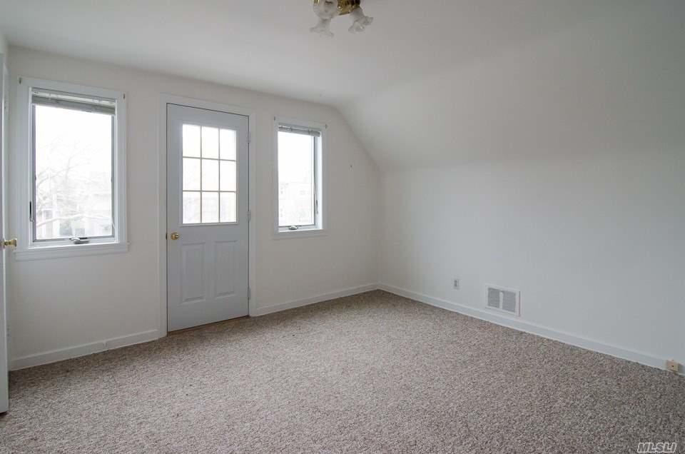 322 E Penn Street - Photo 3