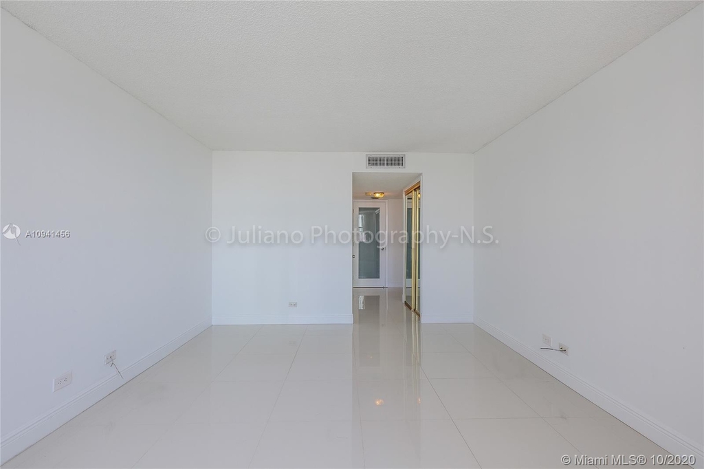 6039 Collins Ave - Photo 17