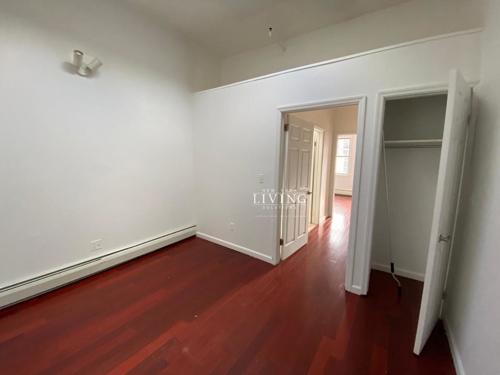 222 Montrose Avenue - Photo 13