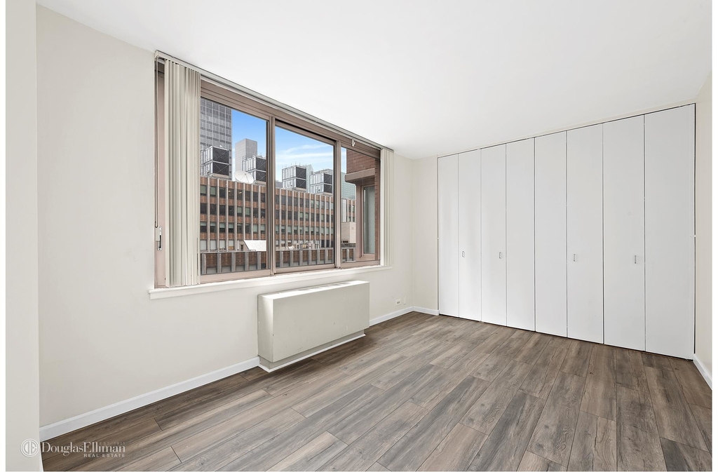 235 East 40th St - Photo 4