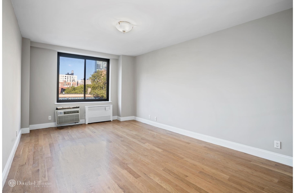 784 Columbus Avenue - Photo 3