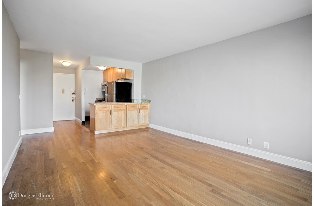 784 Columbus Avenue - Photo 2