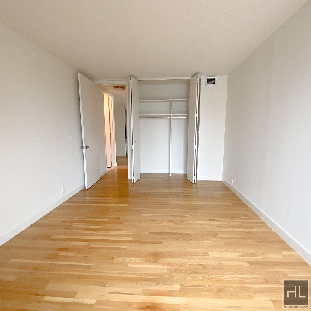 East 57 Street - Photo 2