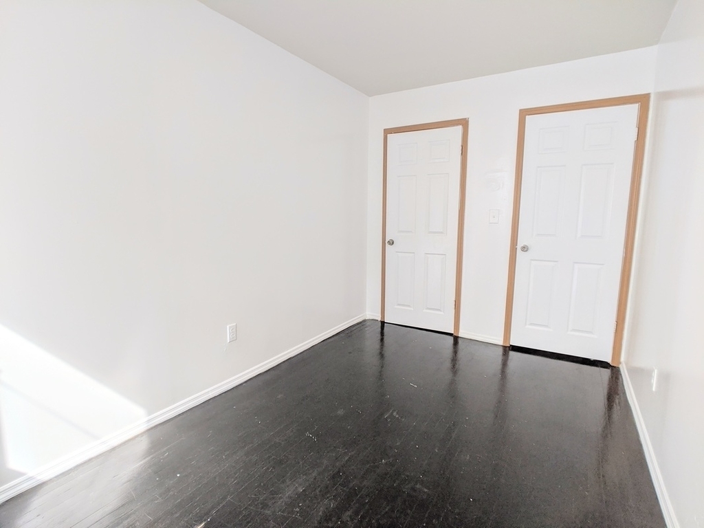 974 Dekalb Avenue - Photo 2