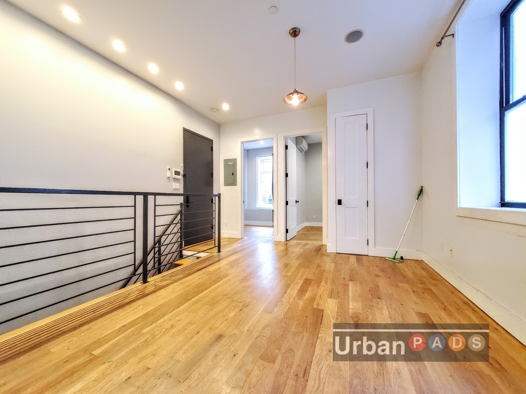 717 Dekalb Avenue - Photo 2