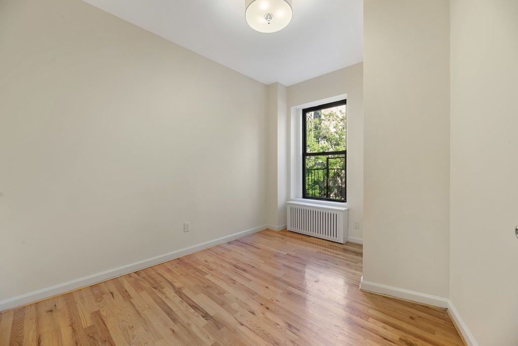 876 Lexington Avenue - Photo 2