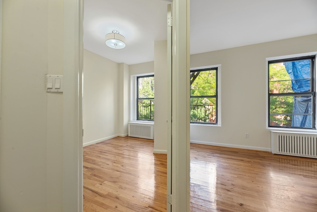 876 Lexington Avenue - Photo 3