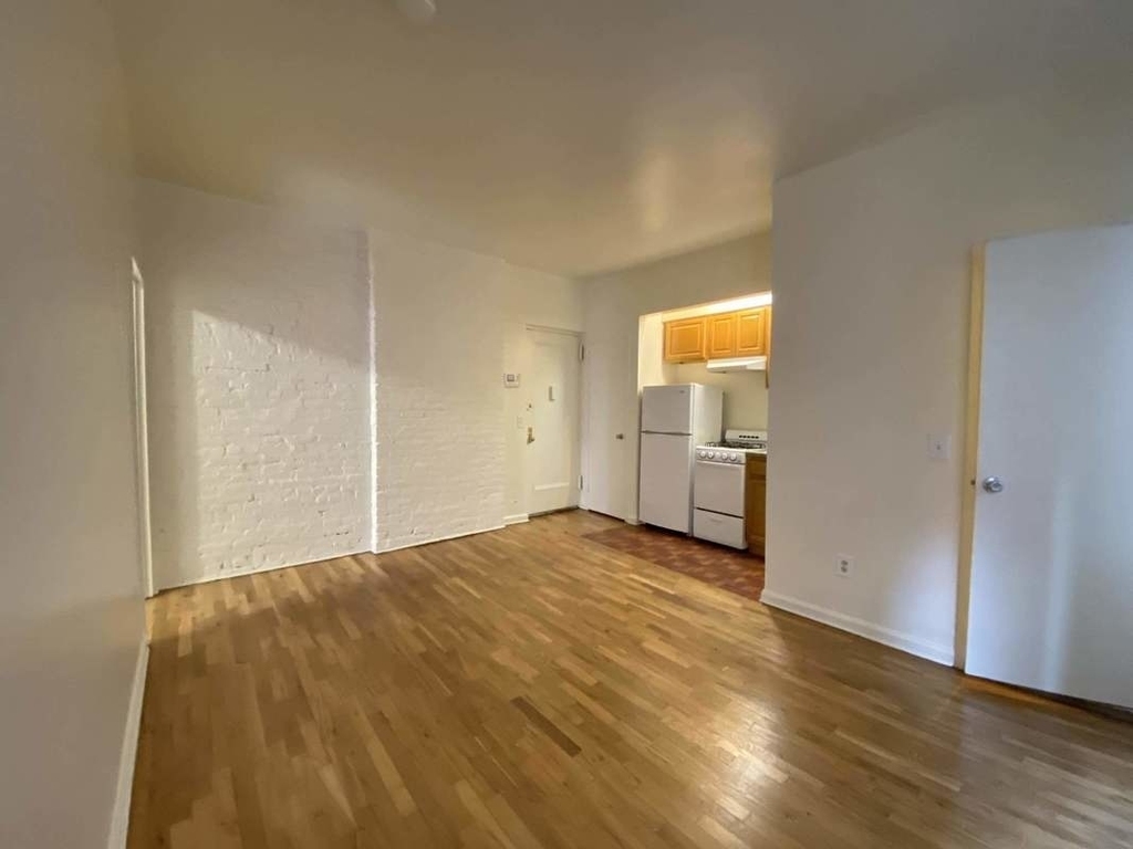 226 East 29th Street - Photo 3