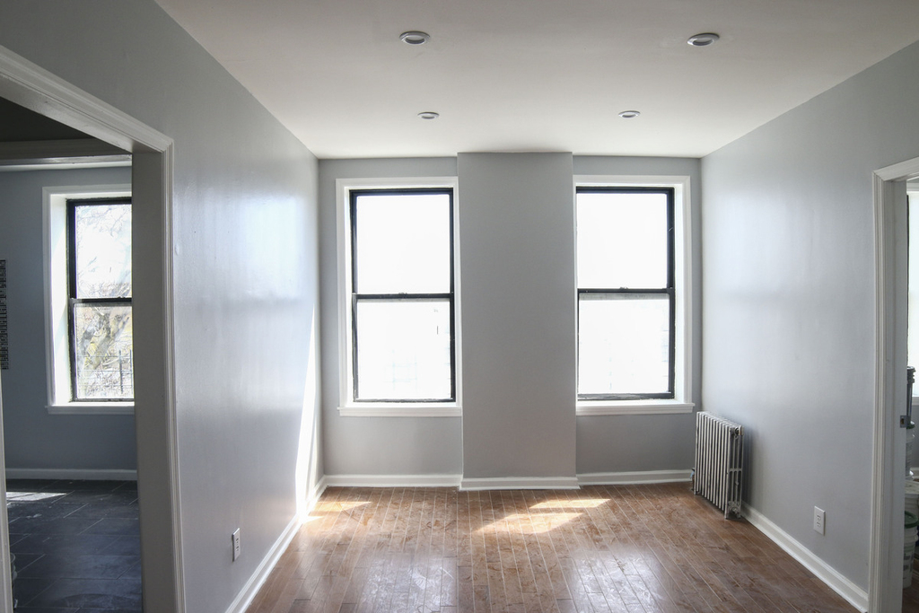 1096 President Street - Photo 1