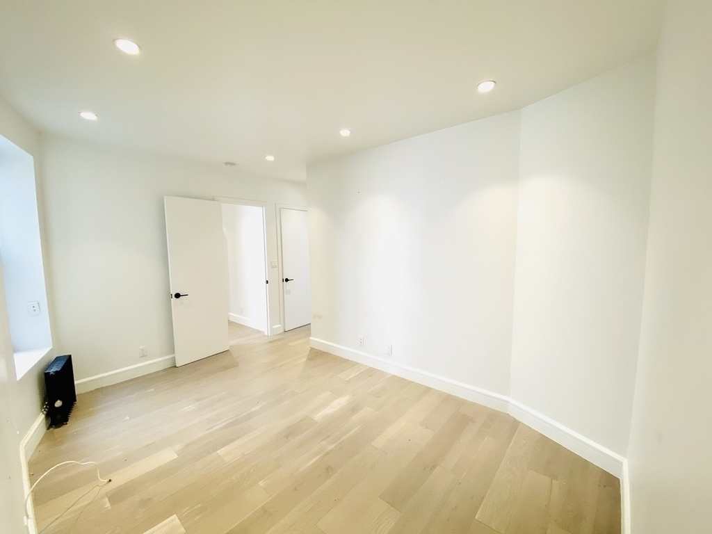 138 Ludlow Street - Photo 2