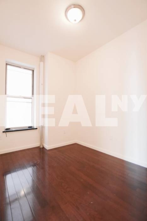 132 Ludlow Street - Photo 2