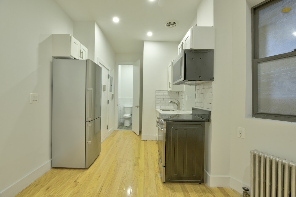 411 W 48th Street - Photo 3