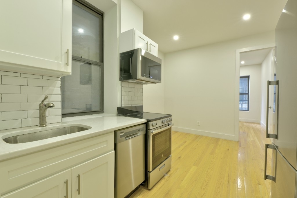 411 W 48th Street - Photo 0