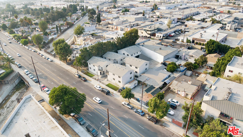 14711 Saticoy St - Photo 24