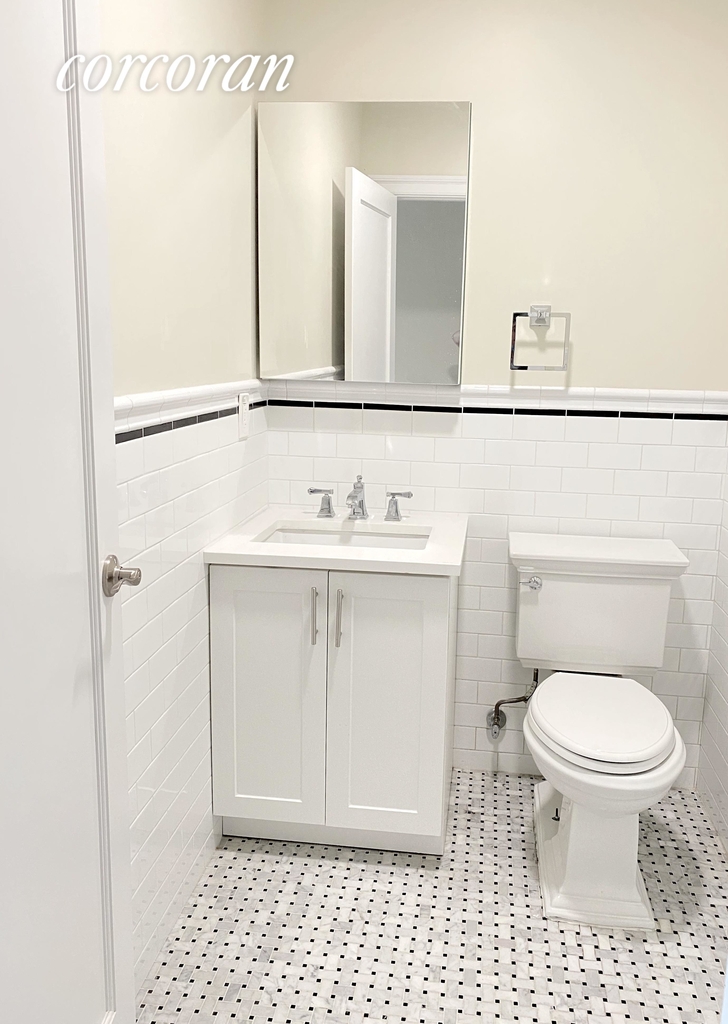 Gorgeous 1BR East Village apartment - Open views + Elevator - Laundry and more! - Photo 6