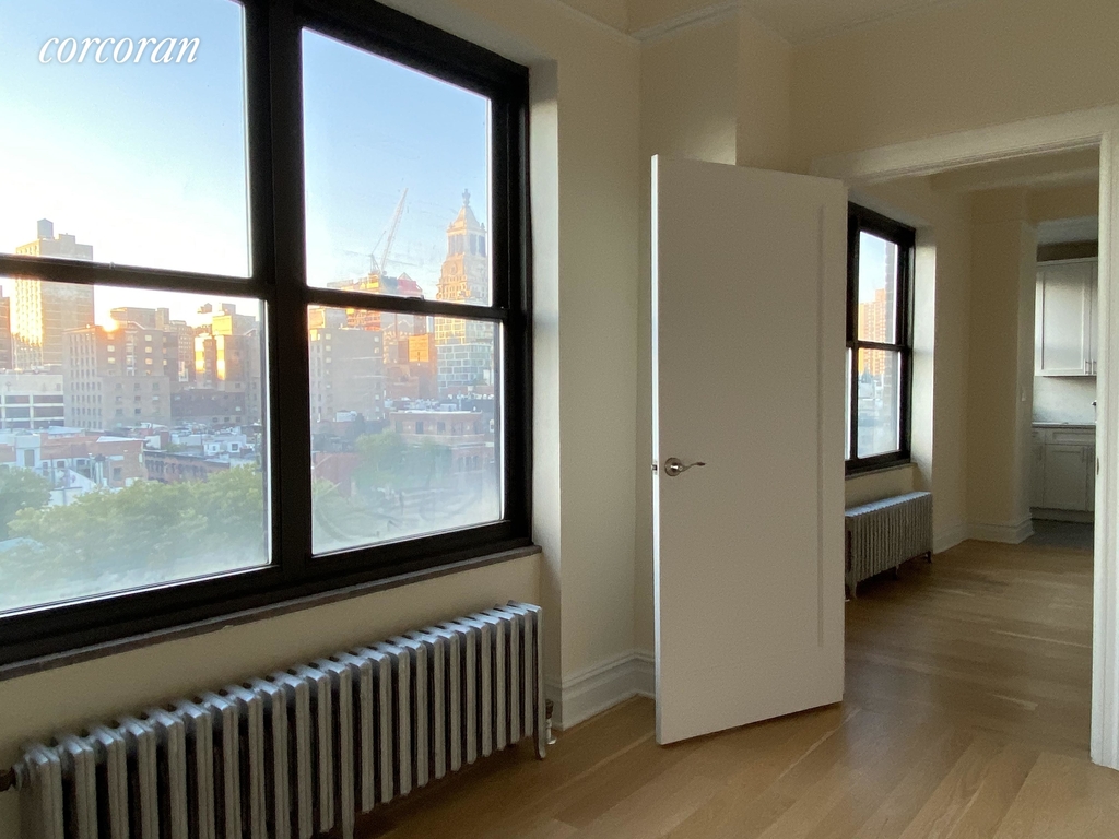 Gorgeous 1BR East Village apartment - Open views + Elevator - Laundry and more! - Photo 0