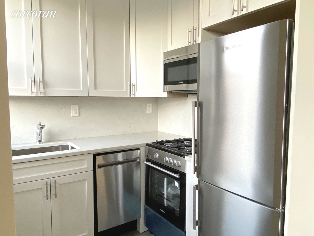 Gorgeous 1BR East Village apartment - Open views + Elevator - Laundry and more! - Photo 7