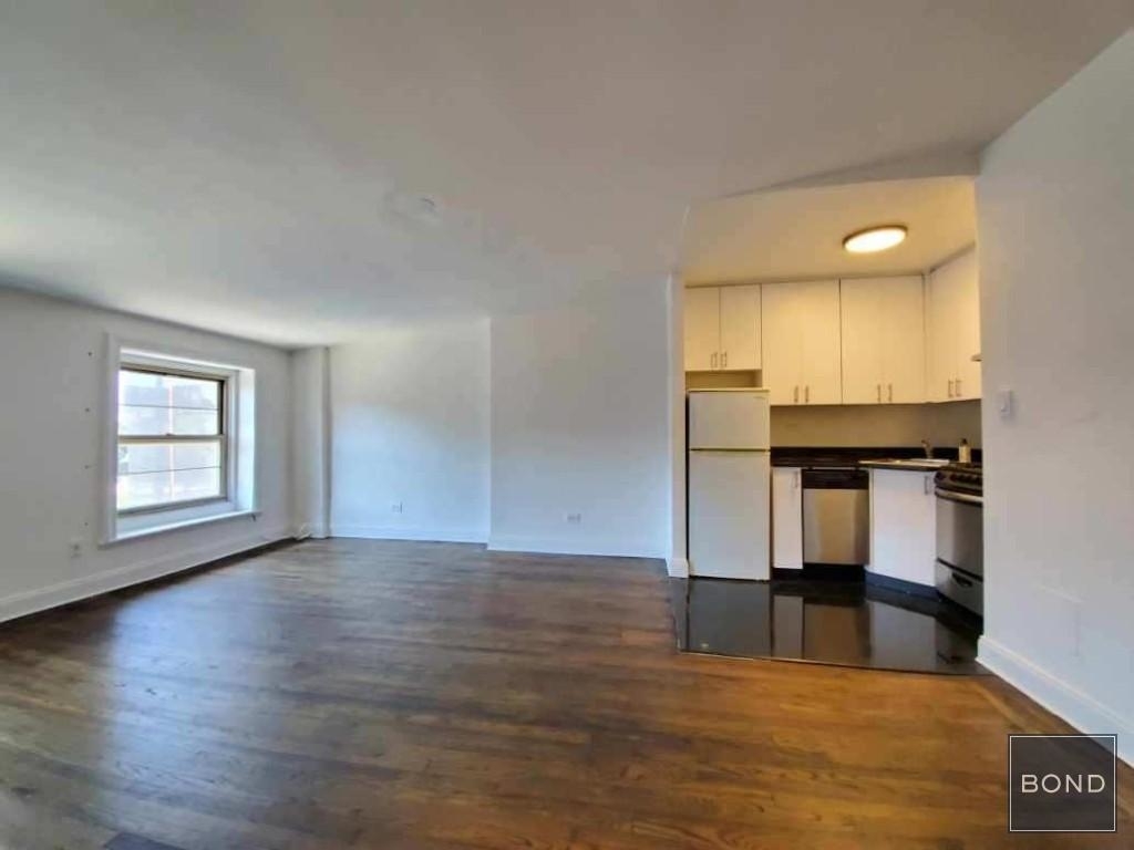 35 West 8th Street - Photo 3