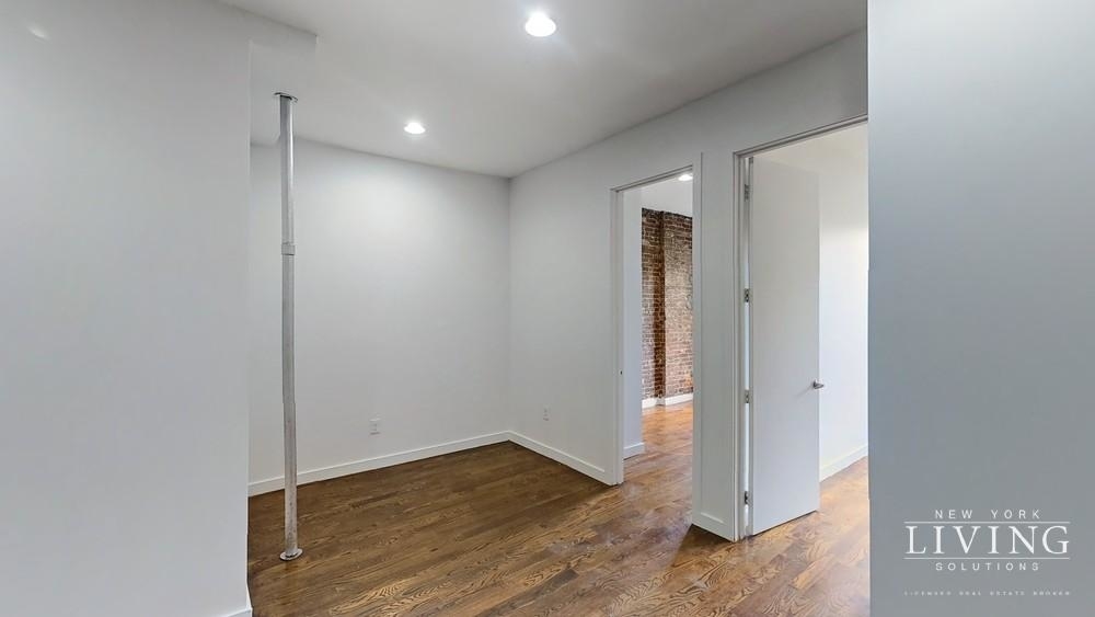 No Fee, true 2 bedroom w/ exposed brick - Photo 4