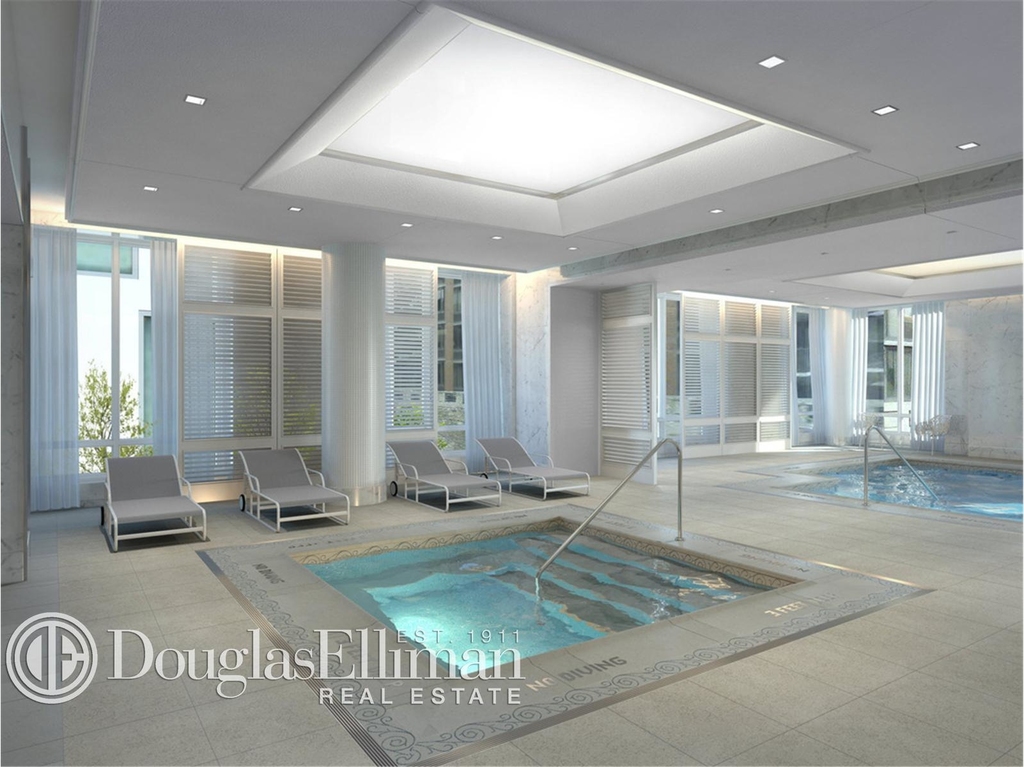 160 West 62nd St - Photo 2