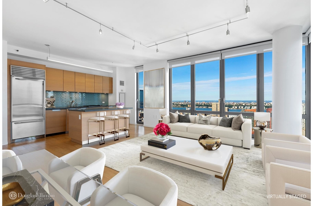 310 West 52nd St - Photo 2