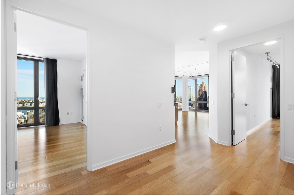 310 West 52nd St - Photo 9